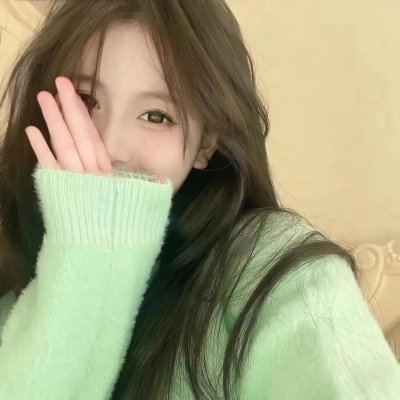 泳池里的男孩